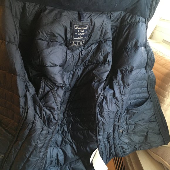 Abercrombie -Lightweight Down Puffer - Picture 6 of 6